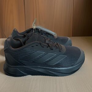 🔥BNWB ADIDAS DURAMO🔥